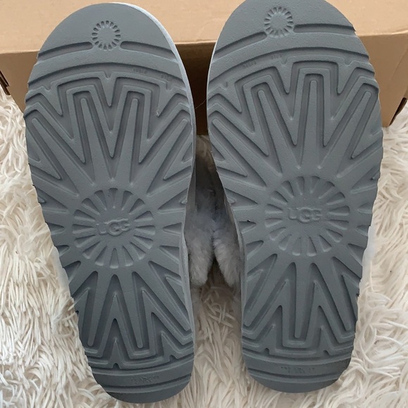 New ugg light grey genuine shearling slipper - Picture 7 of 14